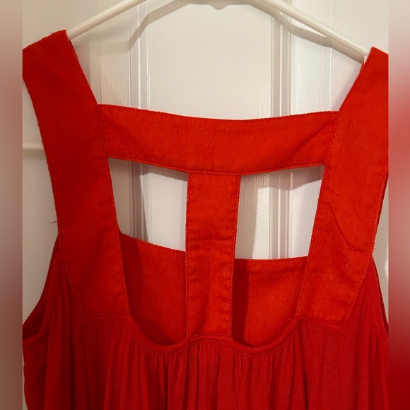 Red detailed back tank top - size small - Picture 5 of 6